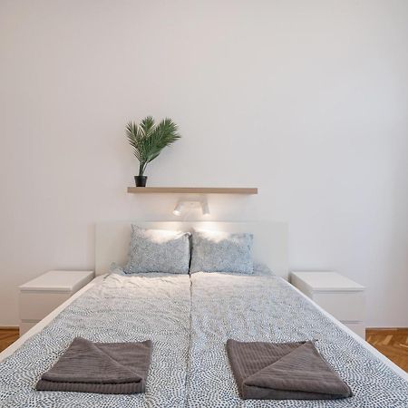 Luxurious Downtown Family Suite Budapest Exteriör bild