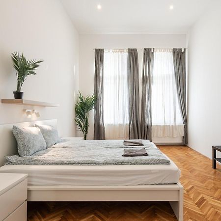 Luxurious Downtown Family Suite Budapest Exteriör bild
