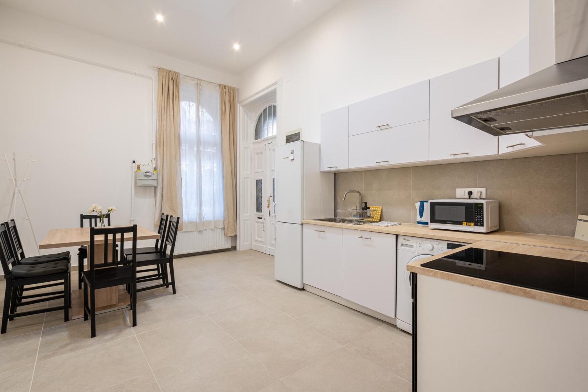 Luxurious Downtown Family Suite Budapest Exteriör bild